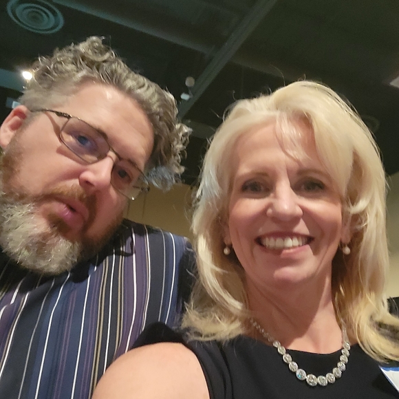 Meet your Posher, Nikole - Picture 2 of 3